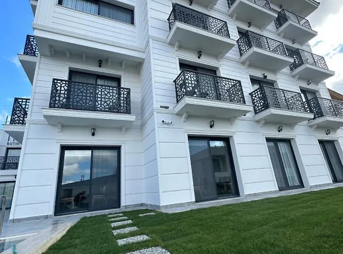 Nova Butik * Кешме